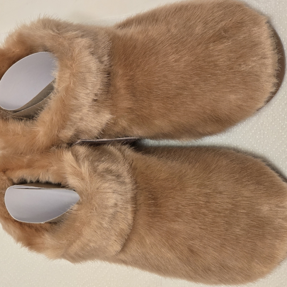 Victoria's Secret Faux Fur Slippers in Toasted Sugar M (7-8) - Picture 3 of 5
